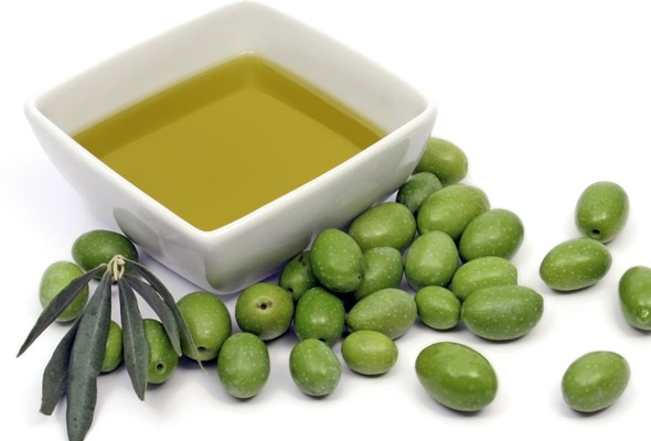 Olivenoel aus eigener Ernte  typisch italienisches Produkt